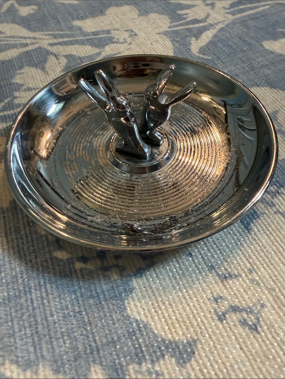 Pincherette  Vintage Metallic Ring Dish Jewelry Holder - Silver Bunny Design
